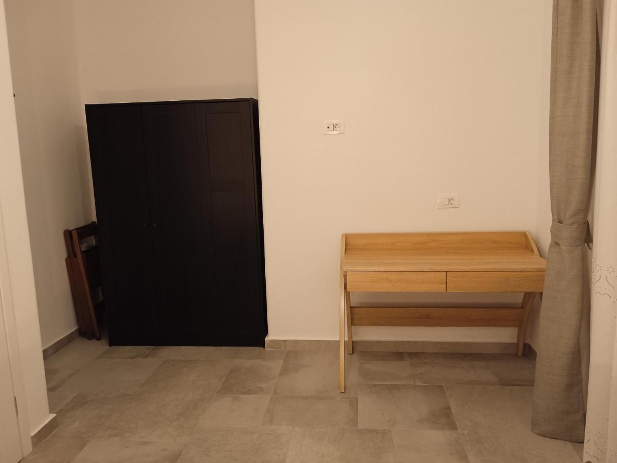 Stilvi Milos Plaka  Bagian luar foto